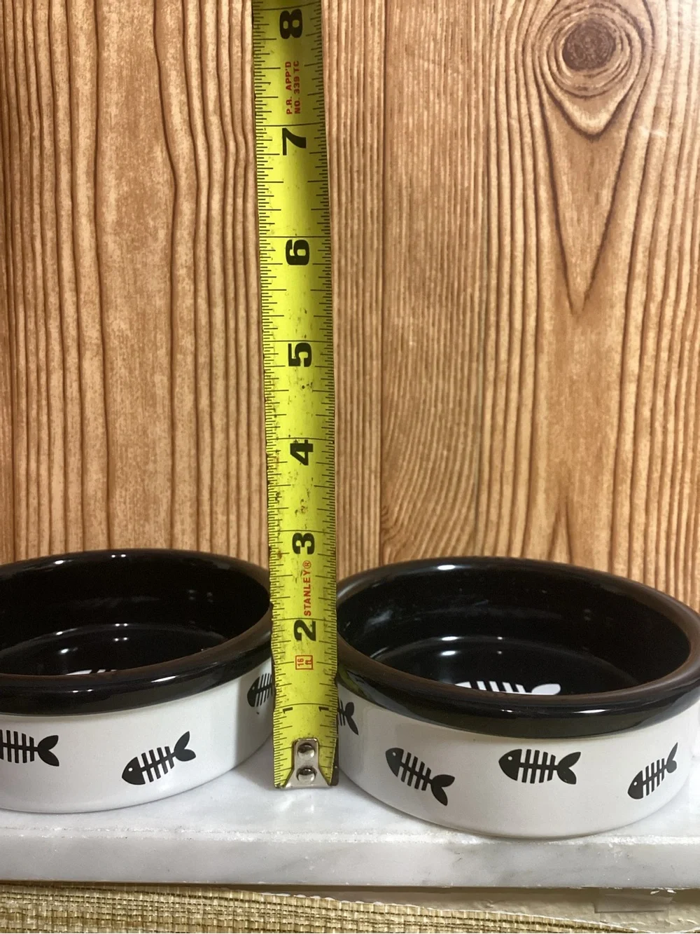 Signature 2008 Black & White Fishbone Ceramic Pet Bowls - Set of 2